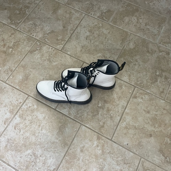 White docs - Picture 3 of 6